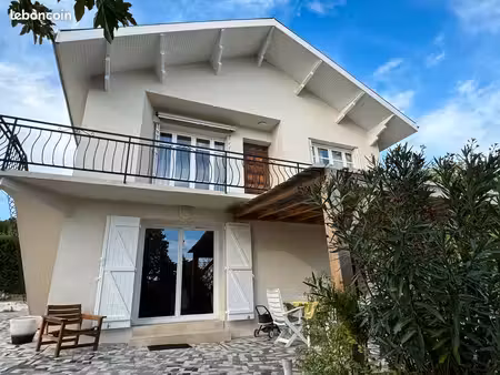 maison cossue au cœur de trévoux (01600) parfaitement entretenue et décorée avec goût– qua