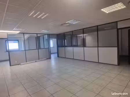 particulier loue bureau de 104 m2