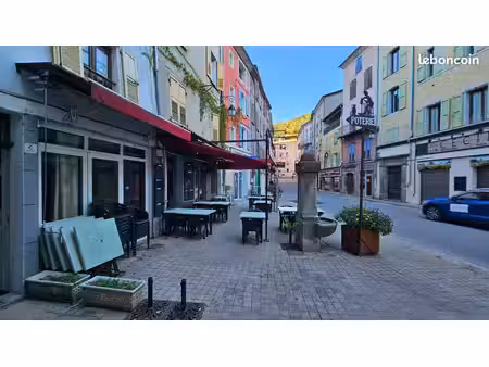 magasin avec grande terrasse (rare)