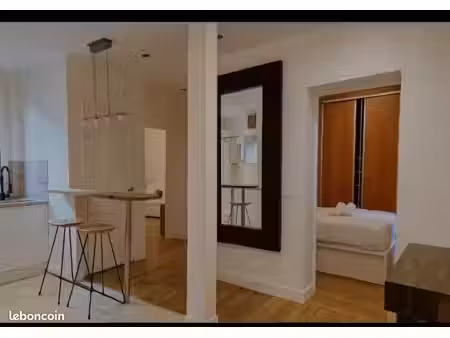 paris 15e porte de versailles – magnifique 2p meublé 44 m² – métro 12 / t3 à 150 m