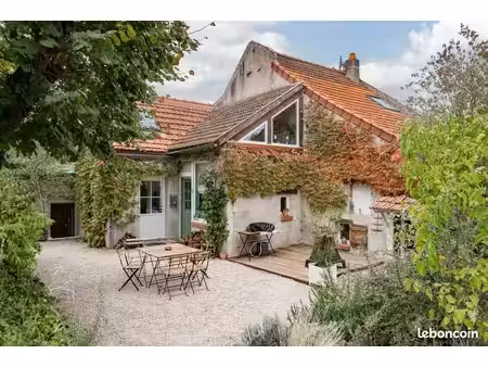 maison de campagne  à 10min de vichy  cadre verdoyant et paisible