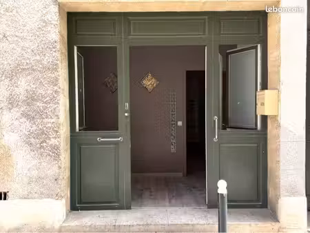 local mixte 44 m² avec terrasse et caves – centre aix