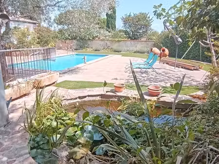 villa 4 faces  grande piscine  grand extérieur sans entretien ni vis à vis