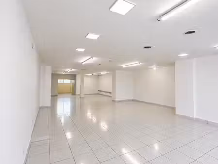 local commercial 150m avenue principale manosque