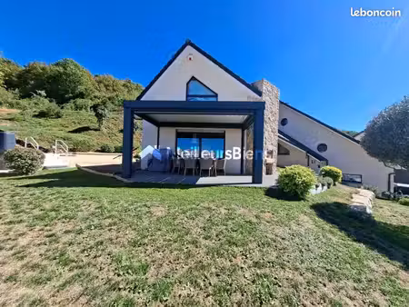 maison 6 pièces 203 m²