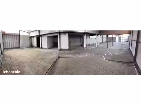 hangar avec habitation et terrain