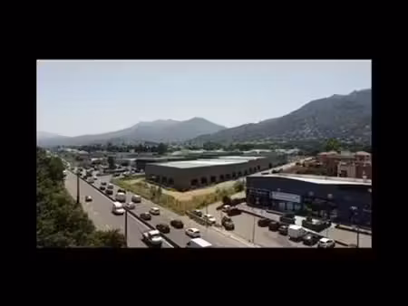 superbe local dans zone commerciale biguglia