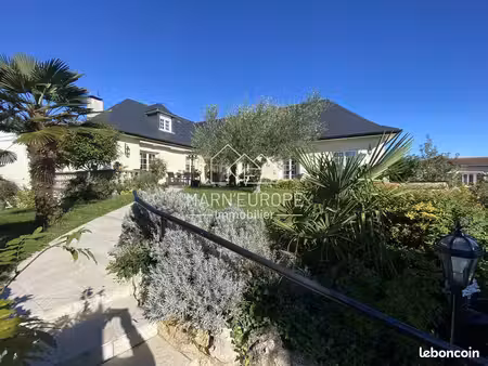 maison 8 pièces 300 m²