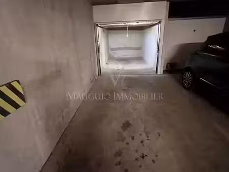 parking/box 1 pièce 25 m²
