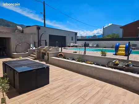 grande maison avec piscine
