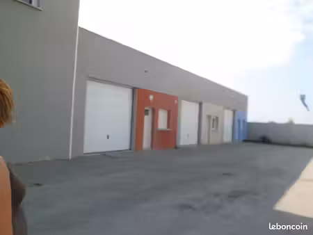 entrepot corps-nuds 140 m2