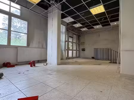 local commercial 121 m² cergy