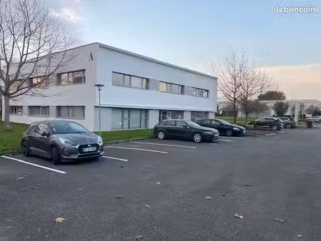 location bureaux climatisés chateaugiron - 128 m2 + 6 parkings - 1980 ht/mois hc