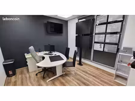 bureau privé avec accès aux espaces communs