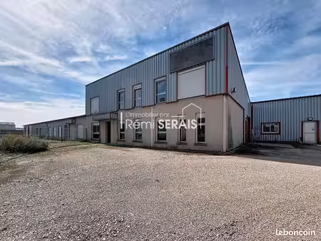 local 500 m² falaise