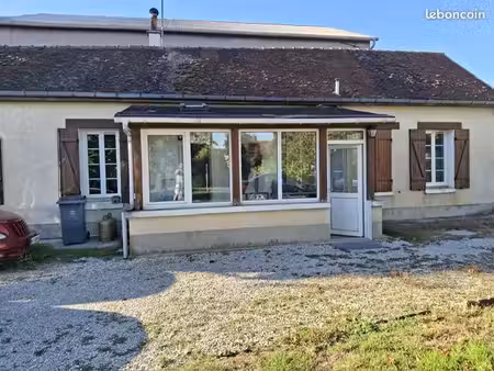 maison individuelle dans village avec toute commodités ( commerces  écoles  maison médical