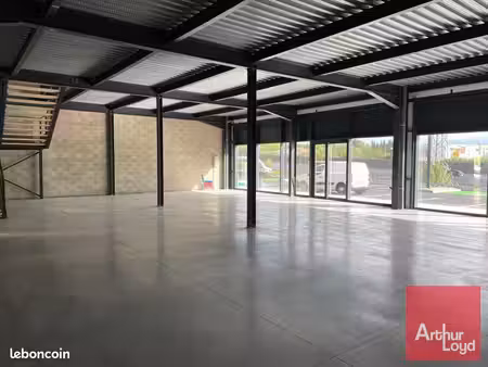local bureaux 662 m²