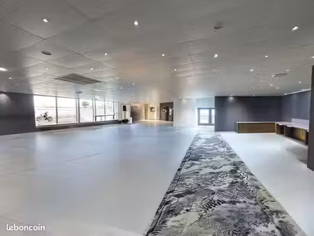 local commercial 650 m²
