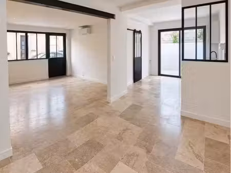 belle maison de ville de 150m2  4 chambres  rénovée et climatisée dans le quartier de feti