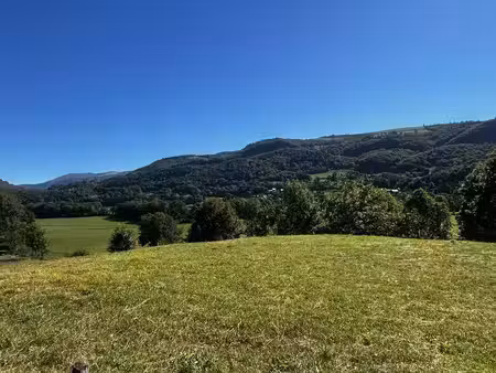 terrain à bâtir de 2130 m² à vic-sur-cere (15)
