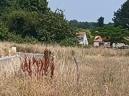 terrain à bâtir de 441 m² à saintes (17)
