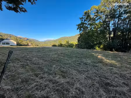 terrain constructible de 2140m2 avec très belle vue
