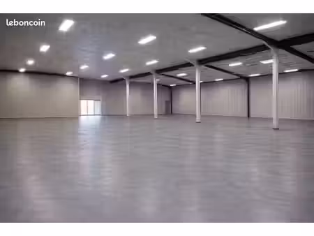 local commercial 1500 m² fréjus