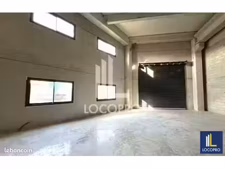 local d'activité 211 m²