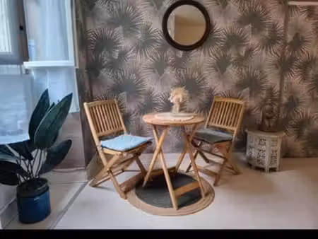 ? à louer – appartement t2 en rez-de-chaussée  meublé en plein centre du village