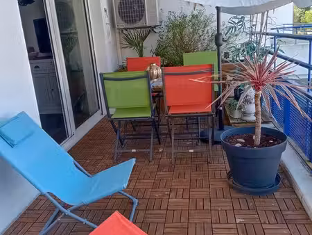 a vendre aytré t bel appart t2 avec clim  parking et grande terrasse. possibilité achat ga