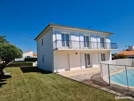 belle maison de 129 m² à saintes rive gauche  4 chambres  jardin et piscine