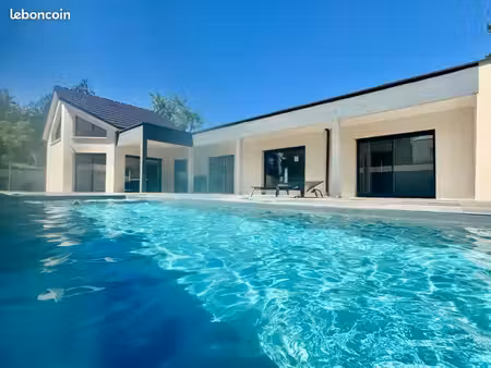 villa d’architecte avec piscine et jacuzzi