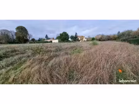 terrain à bâtir de 2284 m² à saint-leon-sur-l'isle (24)