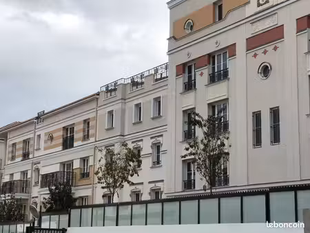 très beau t2 de 42 m2 avec jardin (50 m2) et terrasse (9 m2)
