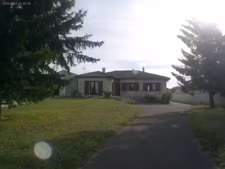 chateaubernard a vendre maison en pierre