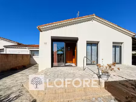 à vendre  maison de plain-pied de 80 m2 avec terrain et carport située dans le bourg de ge