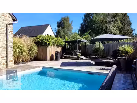 au coeur de plouer sur rance : charme & piscine au coeur du village  vaste terrasse et gar
