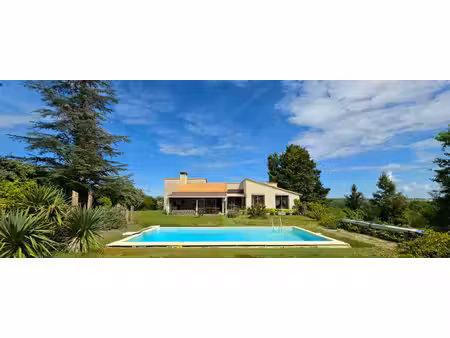 maison avec sous sol parc et piscine