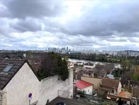 grand t4 duplex avec 2 parkings à carrieres sur seine