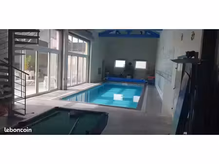 belle charentaise rénovée avec piscine d'intérieure
