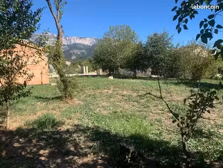 terrain sur die de 735m2