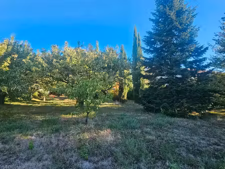 terrain constructible plat 600m2 cloturé