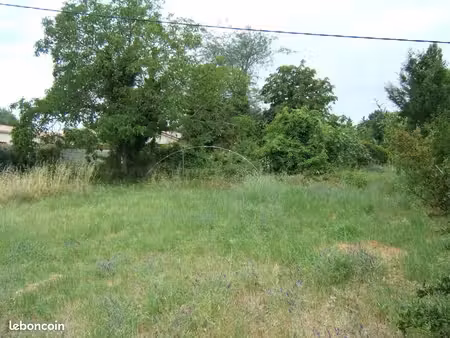 terrain constructible à genissieux 625 m² (26750)