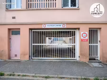 parking/box 1 pièce 13 m²