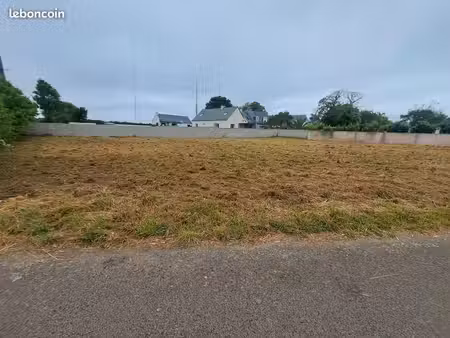 terrain constructible plozévet 979m2