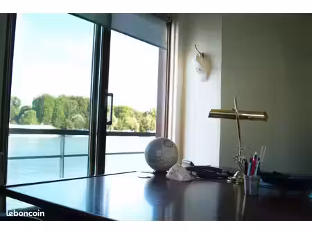 bureaux à louer sur une péniche à suresnes