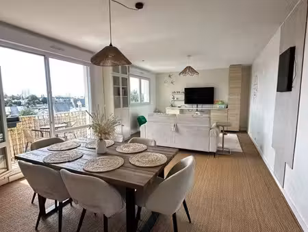 appartement lumineux 95 m² – 3 chambres – dernier étage – balcon – 199 000