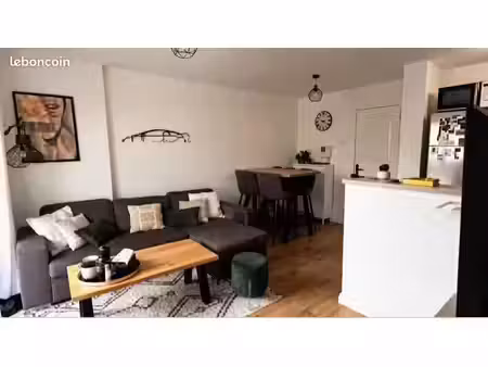 t2 rénové avec balcon 8 m² + parking