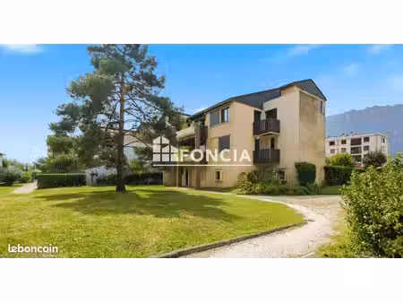 t3 lumineux avec balcon plein sud dans un cadre verdoyant