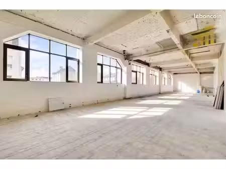 bureau 818 m²